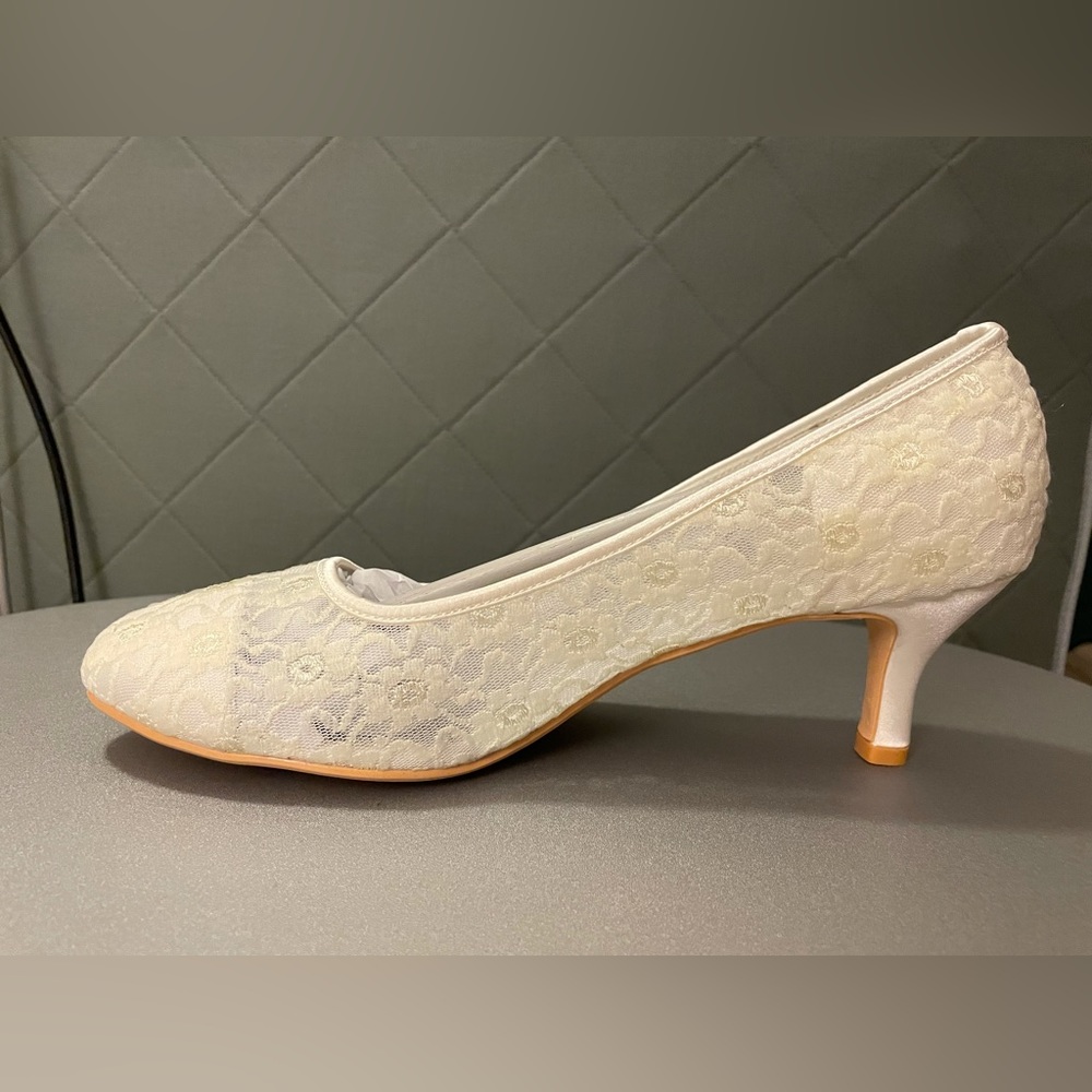 Wedding white pump heel